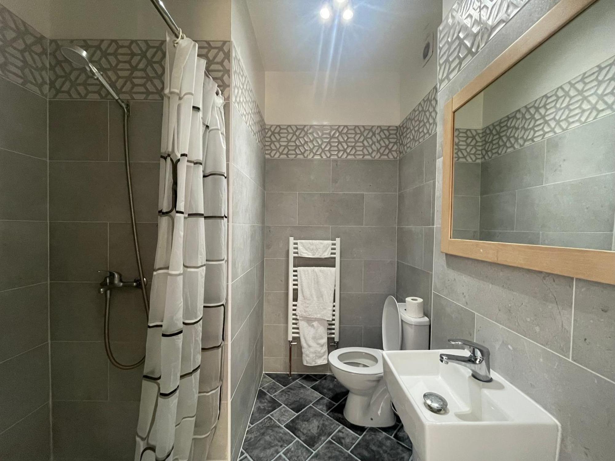 Room With Private Bathroom And Shared Kitchen Лондон Экстерьер фото
